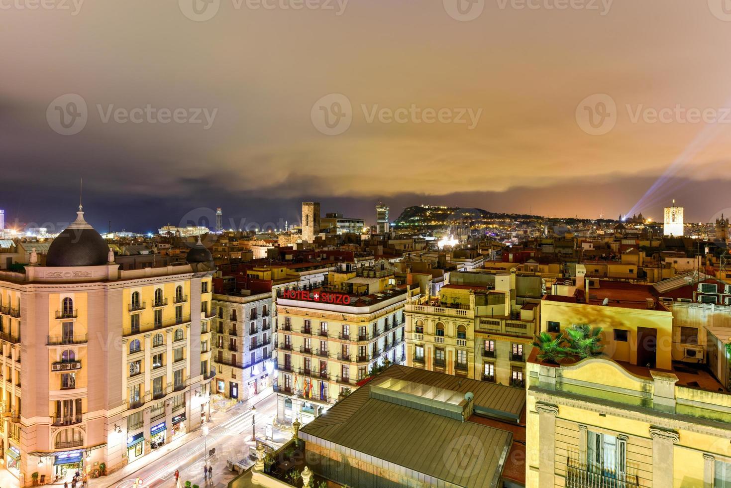 Barcellona orizzonte a notte nel catalogna, Spagna. foto