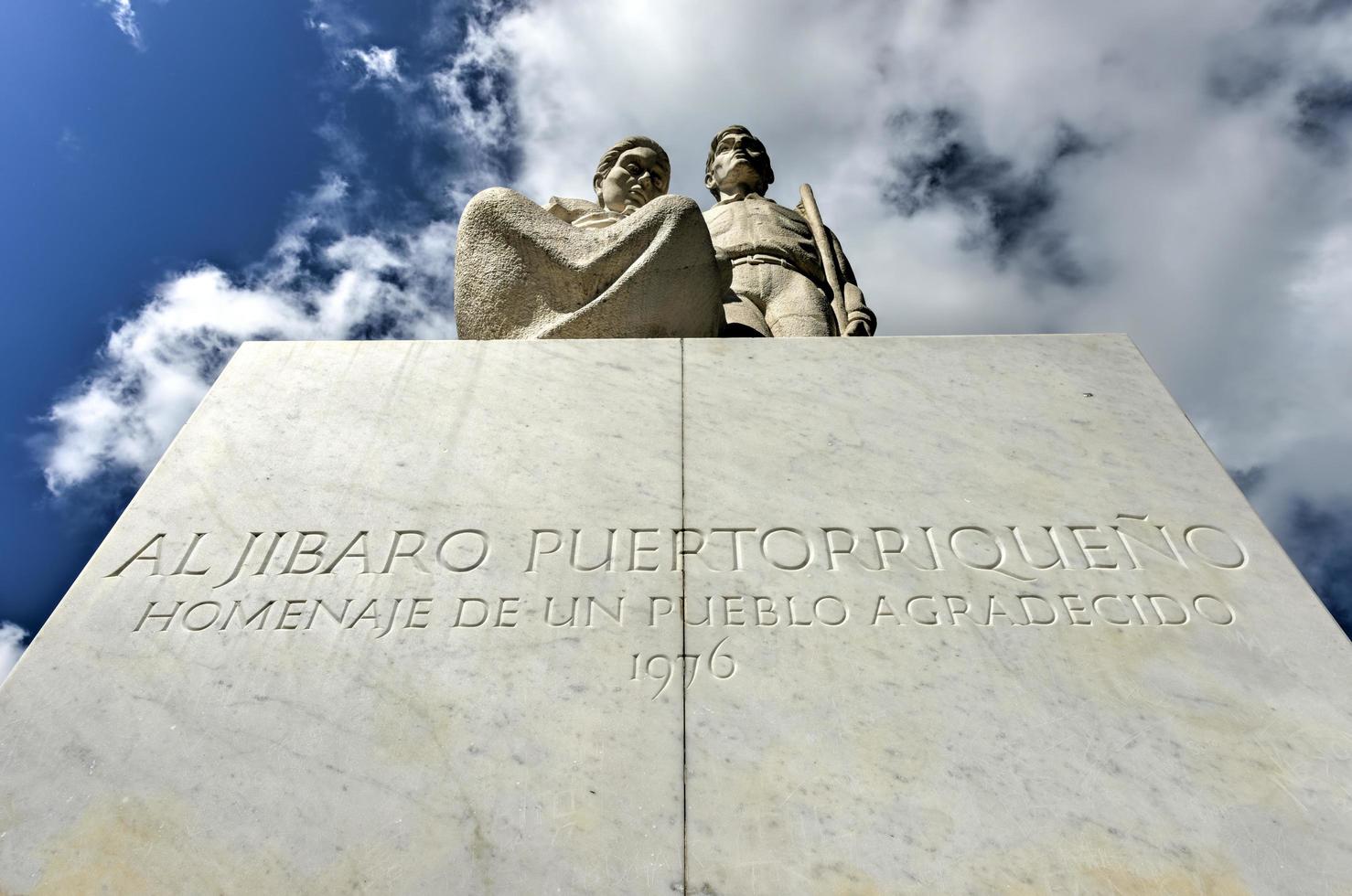 monumento al jibaro portorriqueno è un' monumento costruito di il governo di puerto stecca per onore il puerto ricano Jibaro, collocato nel salina, puerto stecca, 2022 foto