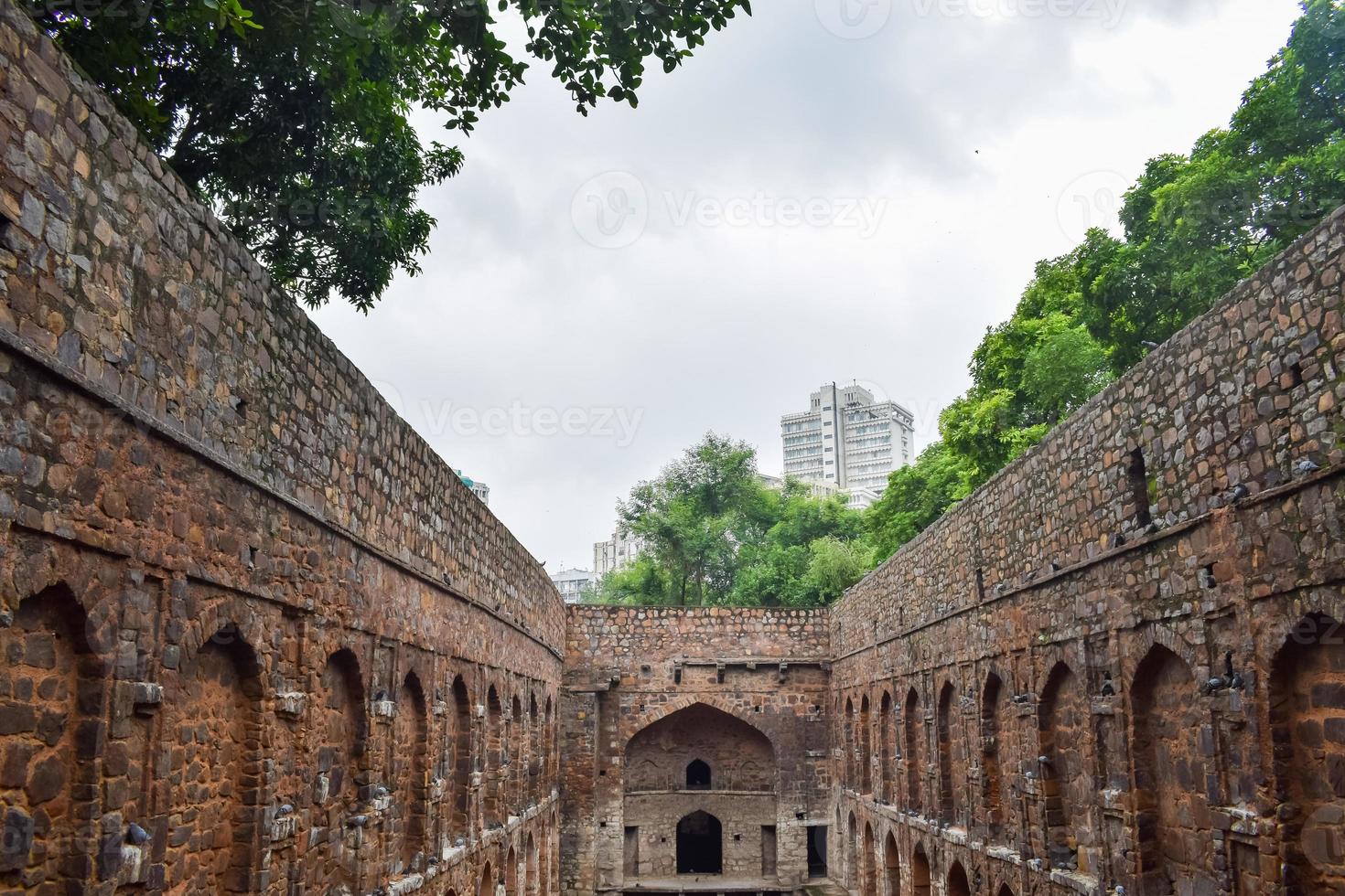 agrasen ki baoli - passo bene situato nel il mezzo di connaught posto nuovo delhi India, vecchio antico archeologia costruzione foto