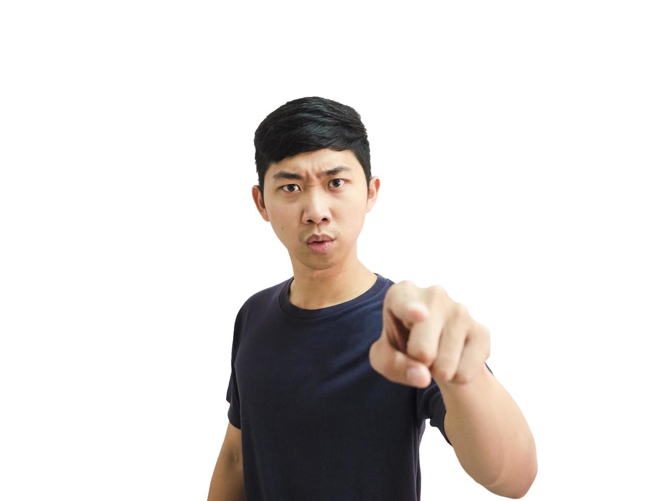 giovane asiatico uomo nero camicia punto giusto dito a voi grave a viso e guardare telecamera bianca isolato sfondo concetto foto