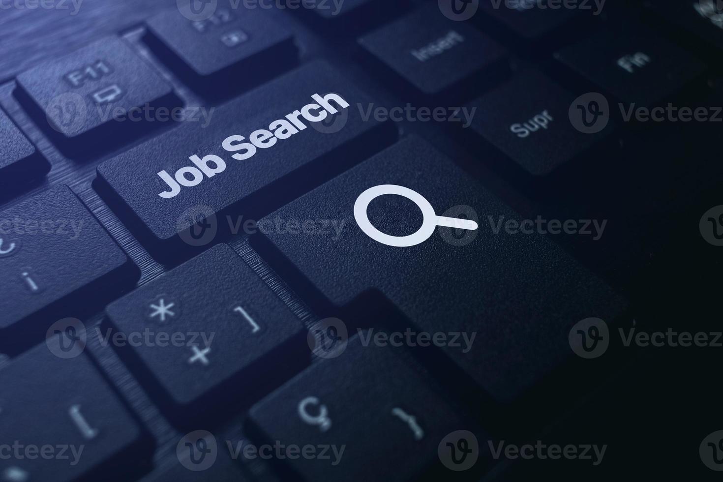 lavoro ricerca pulsante su nero tastiera del computer. trova il tuo carriera. utilizzando in linea sito web per trova un' lavoro. foto