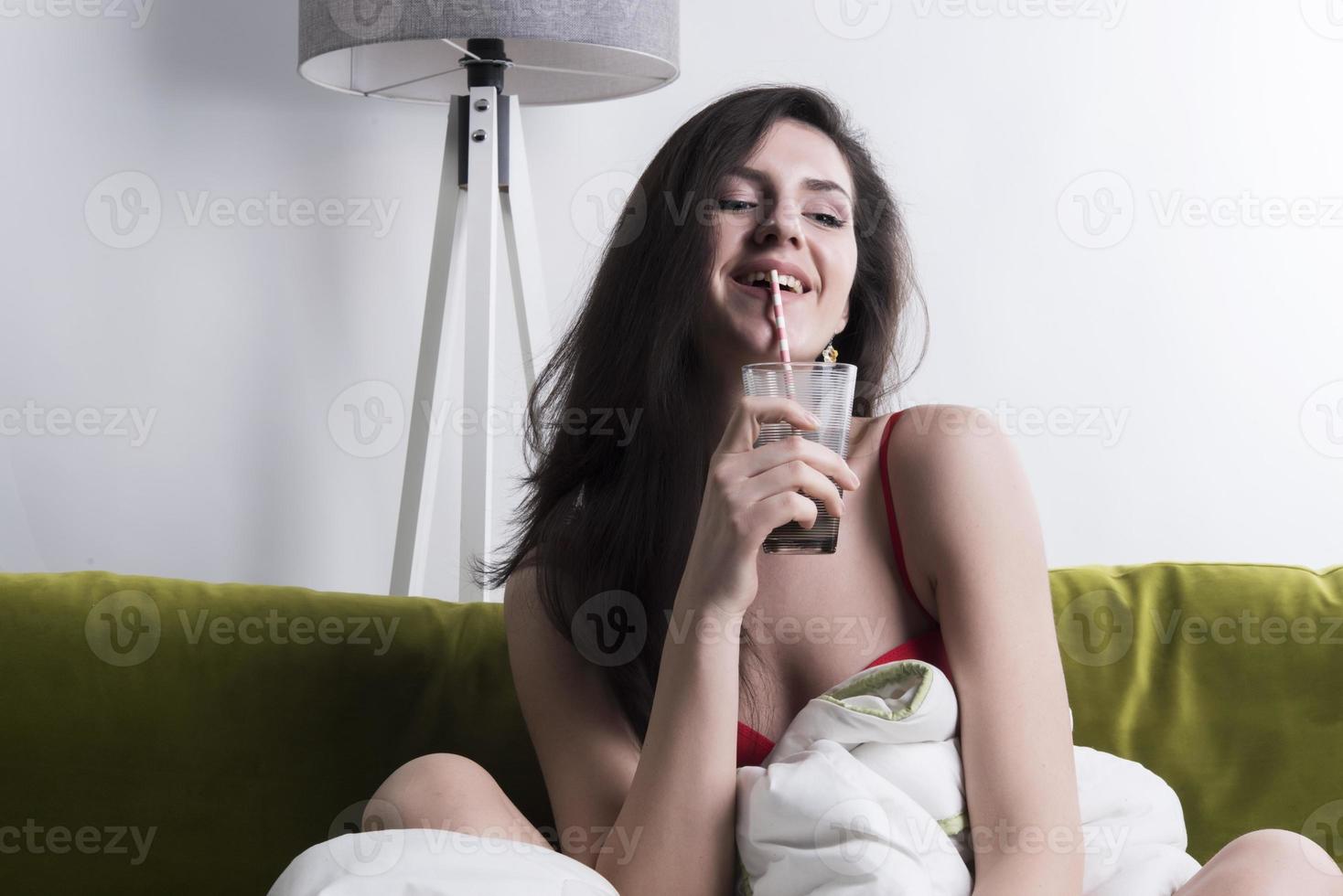 sexy donna con Perfetto pelle indossare elegante biancheria intima foto