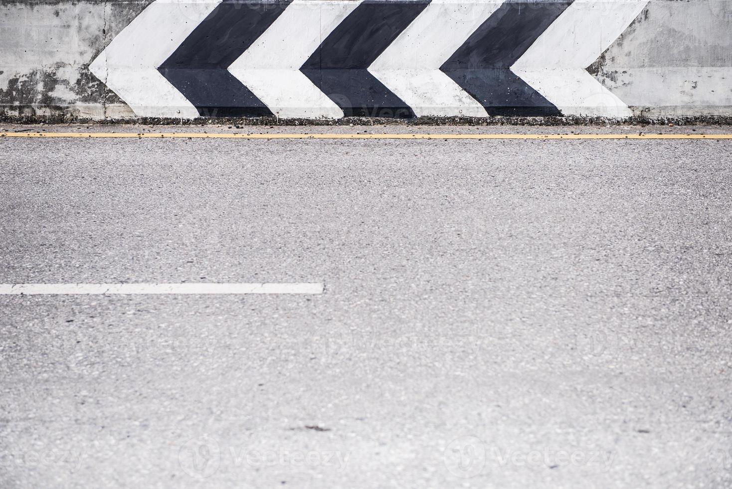 il pittura cartello e strada autostrada foto