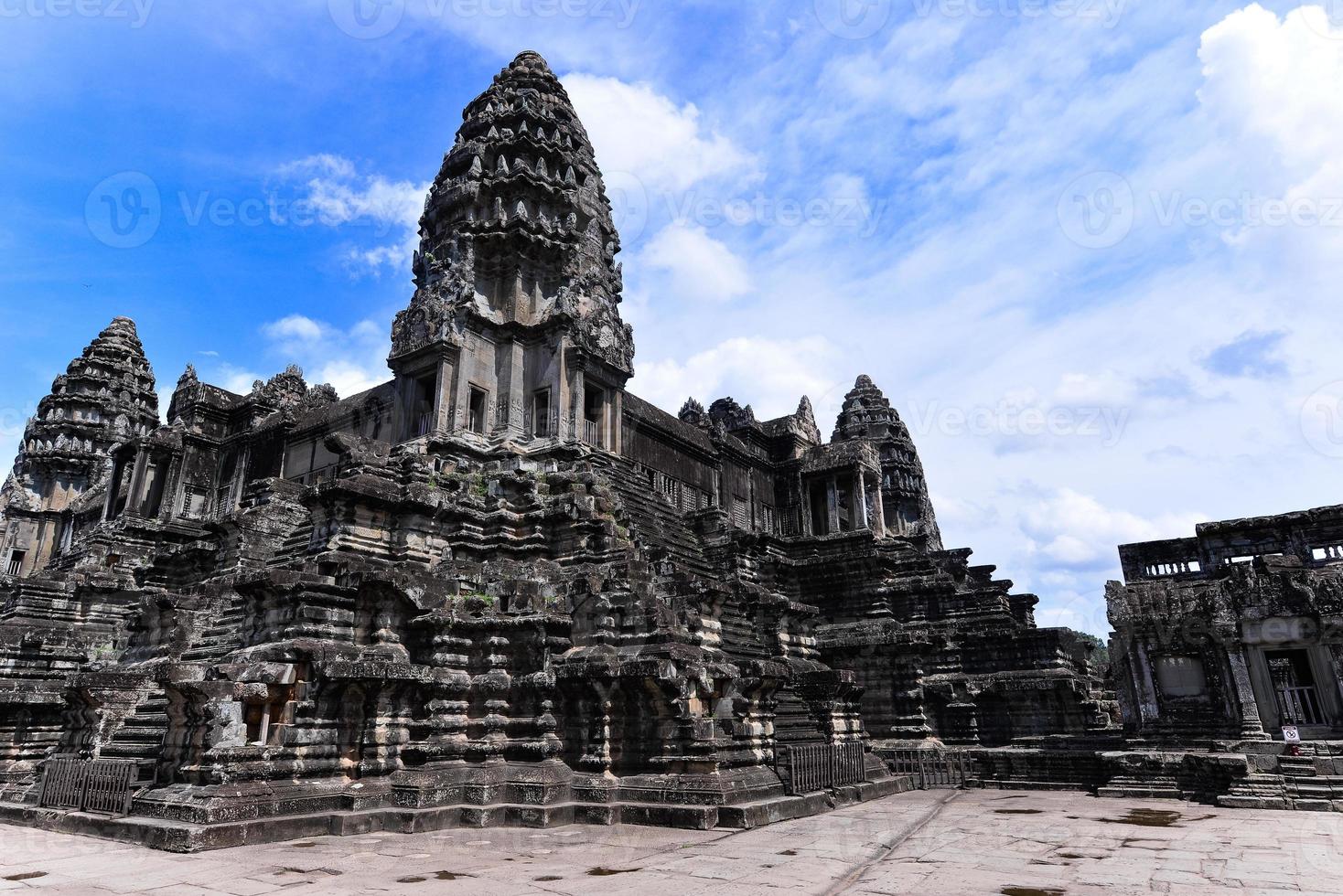 Angkor wat è un' tempio complesso nel Cambogia e il maggiore religioso monumento nel il mondo foto