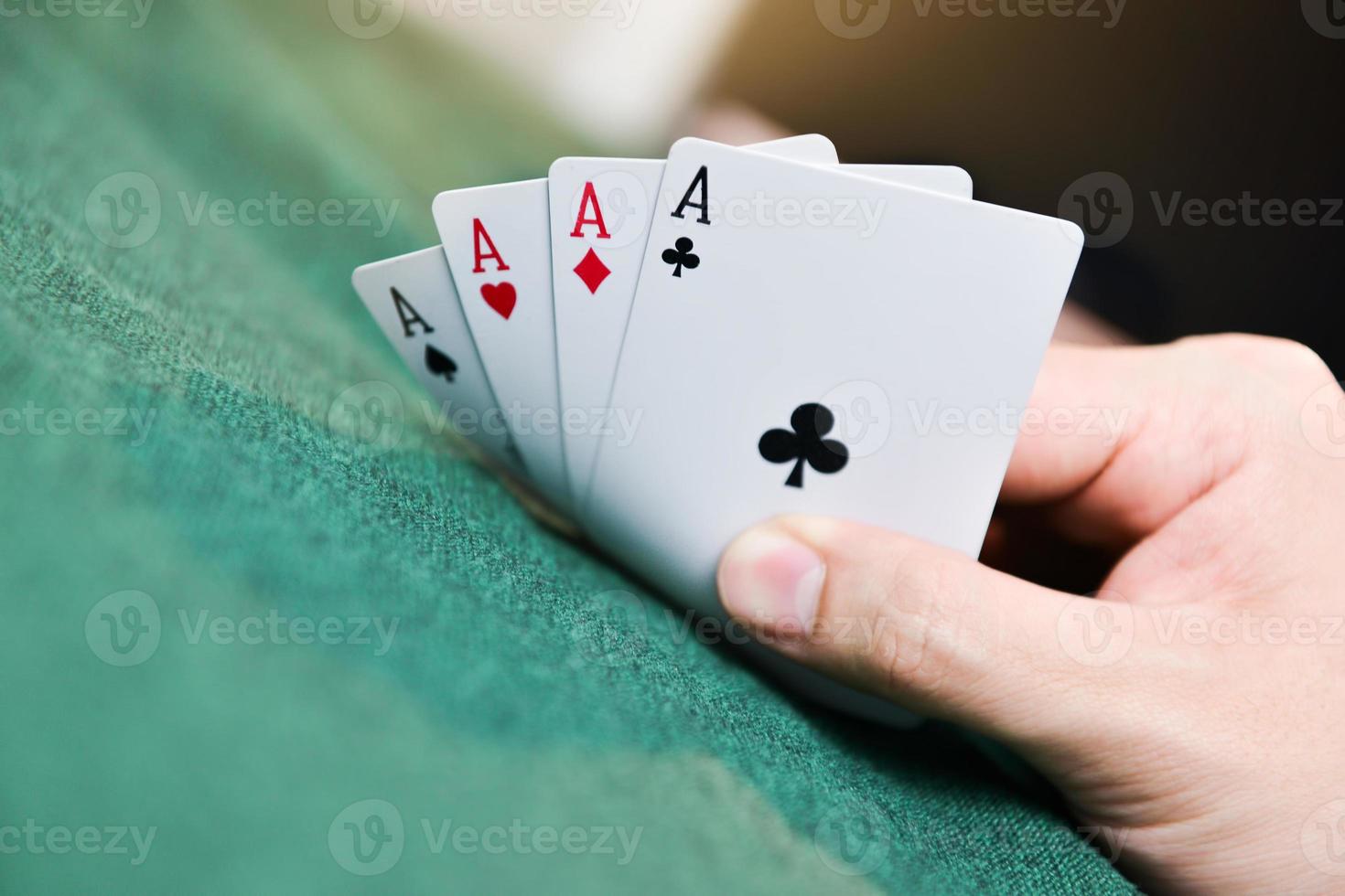 poker carte su mano foto