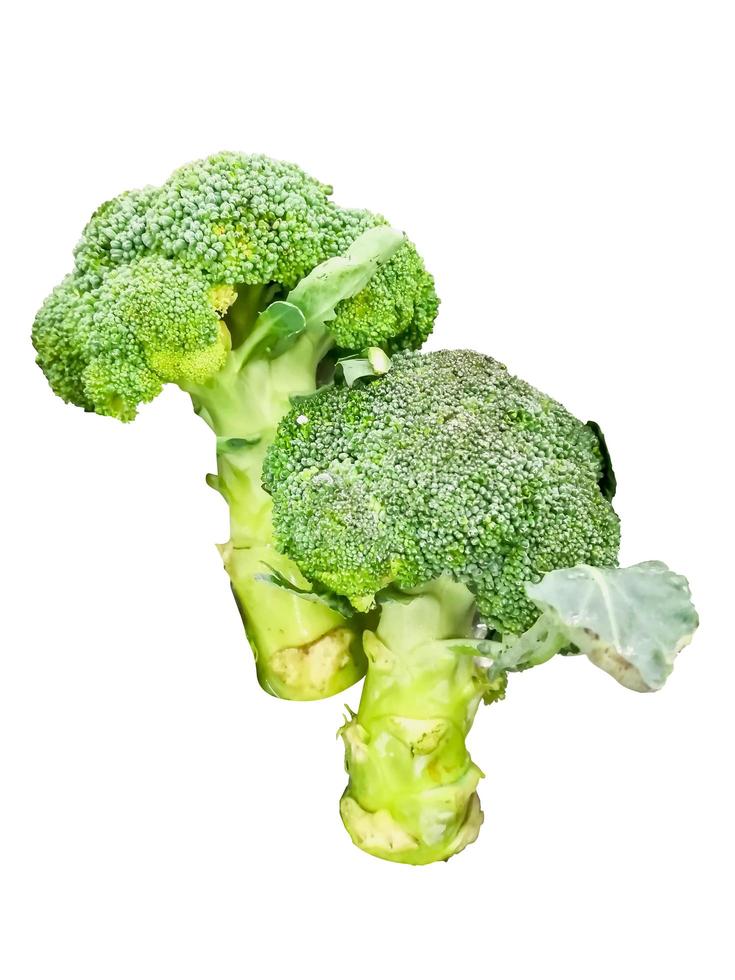 Due fresco broccoli isolato su bianca sfondo e rendere con percorsi foto