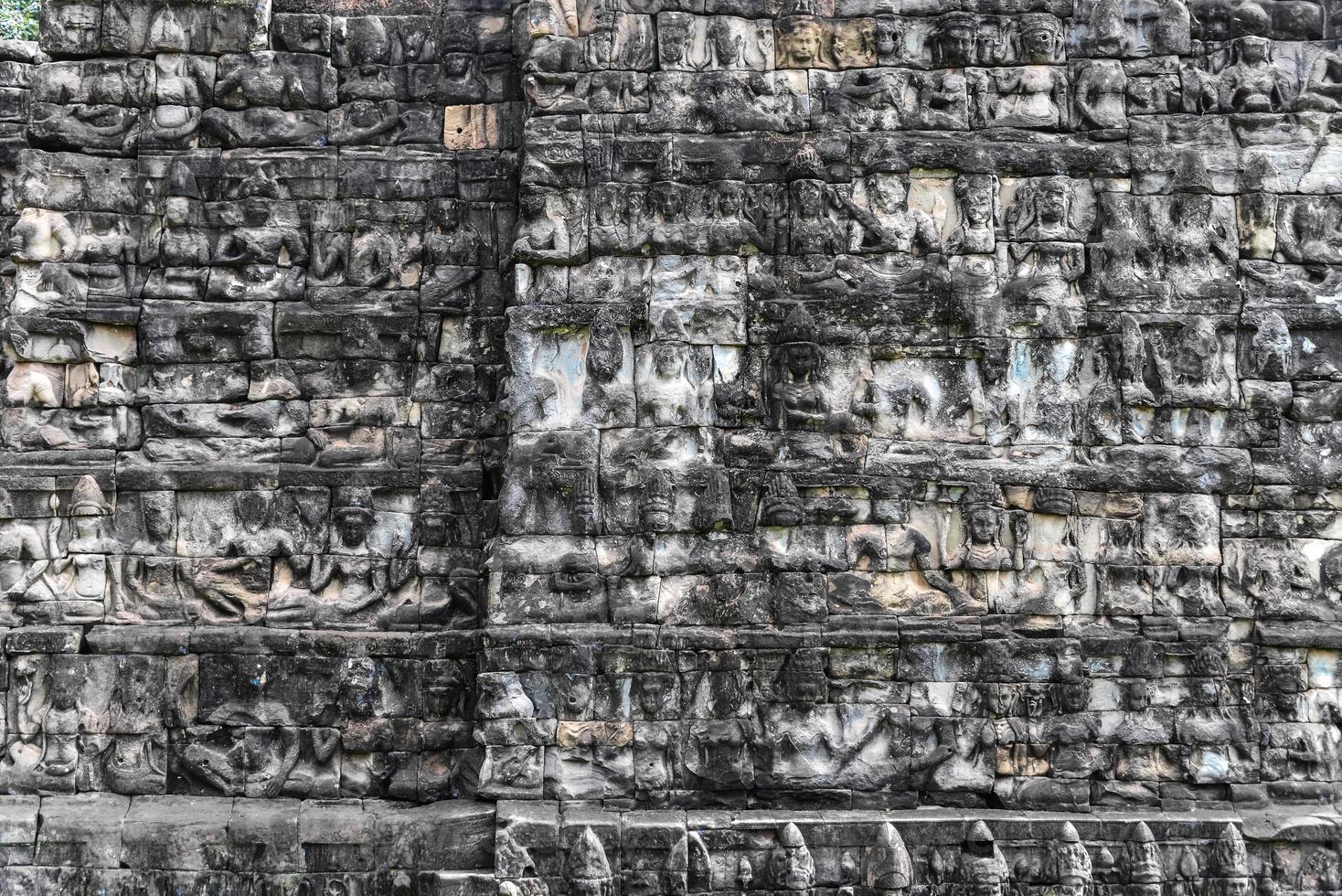 Angkor thom - pietra intaglio su il parete, Angkor tomo, apsara lavorato foto