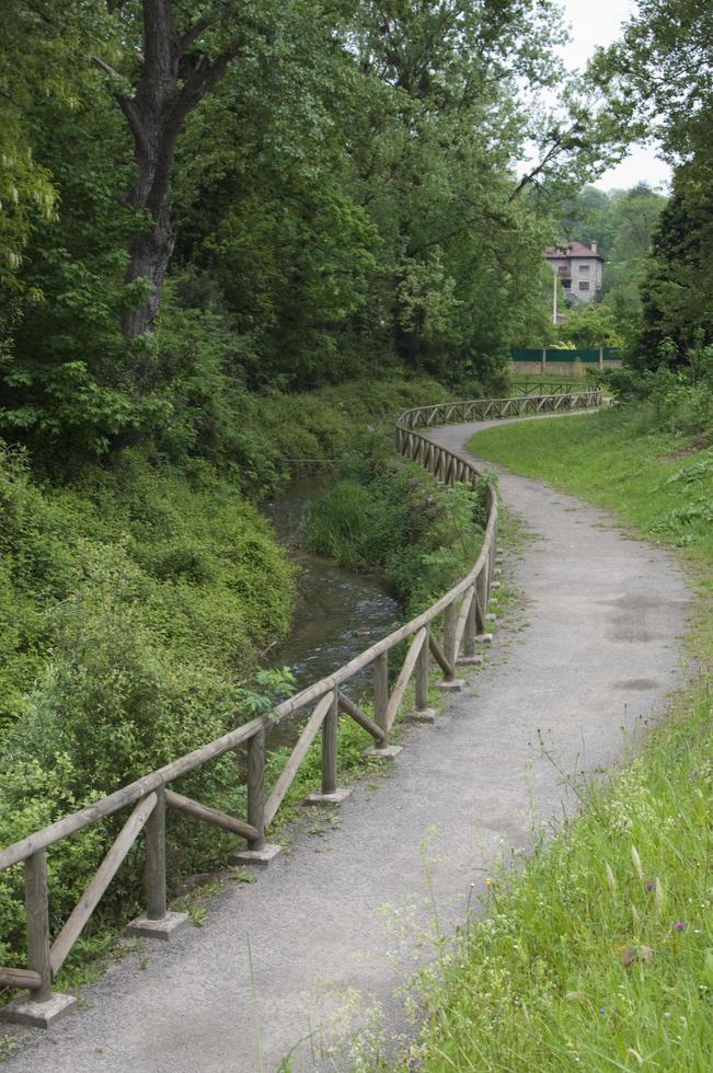 a piedi sentiero a partire dal oviedo per las caldas. di legno recinzione, no persone foto