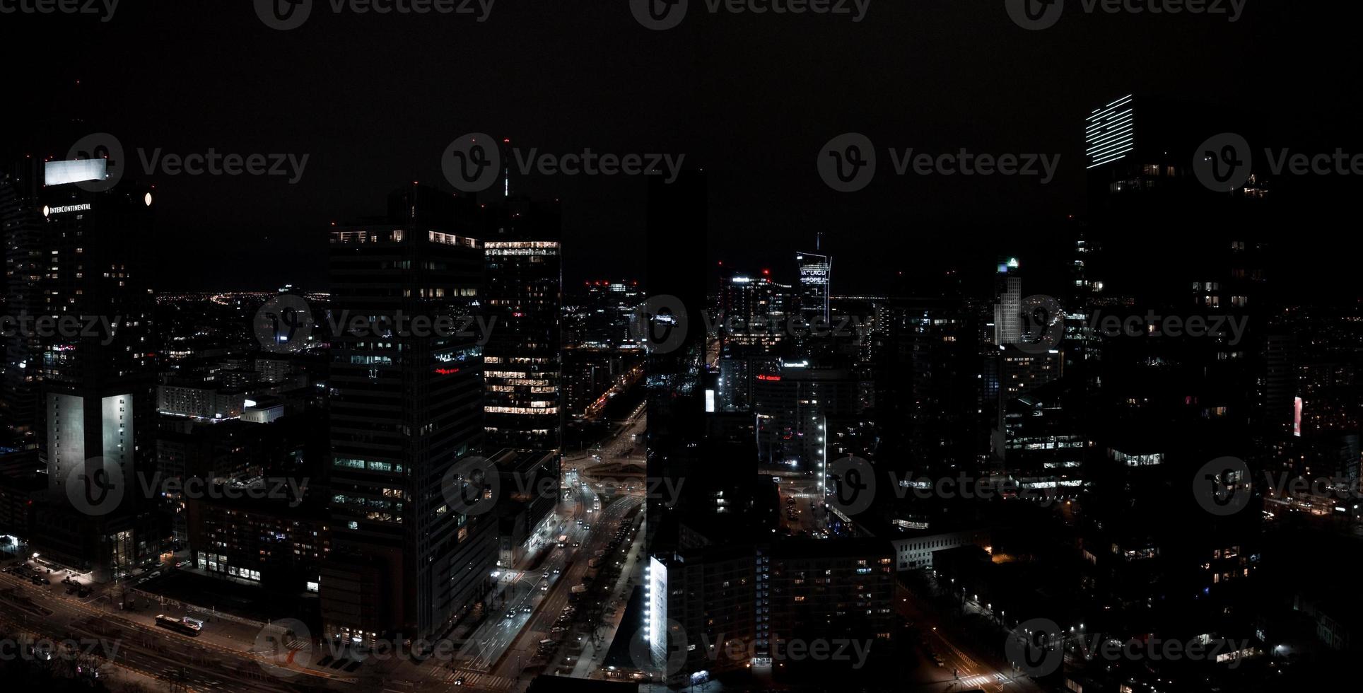 aereo notte Visualizza di il centro di varsavia, Polonia. foto