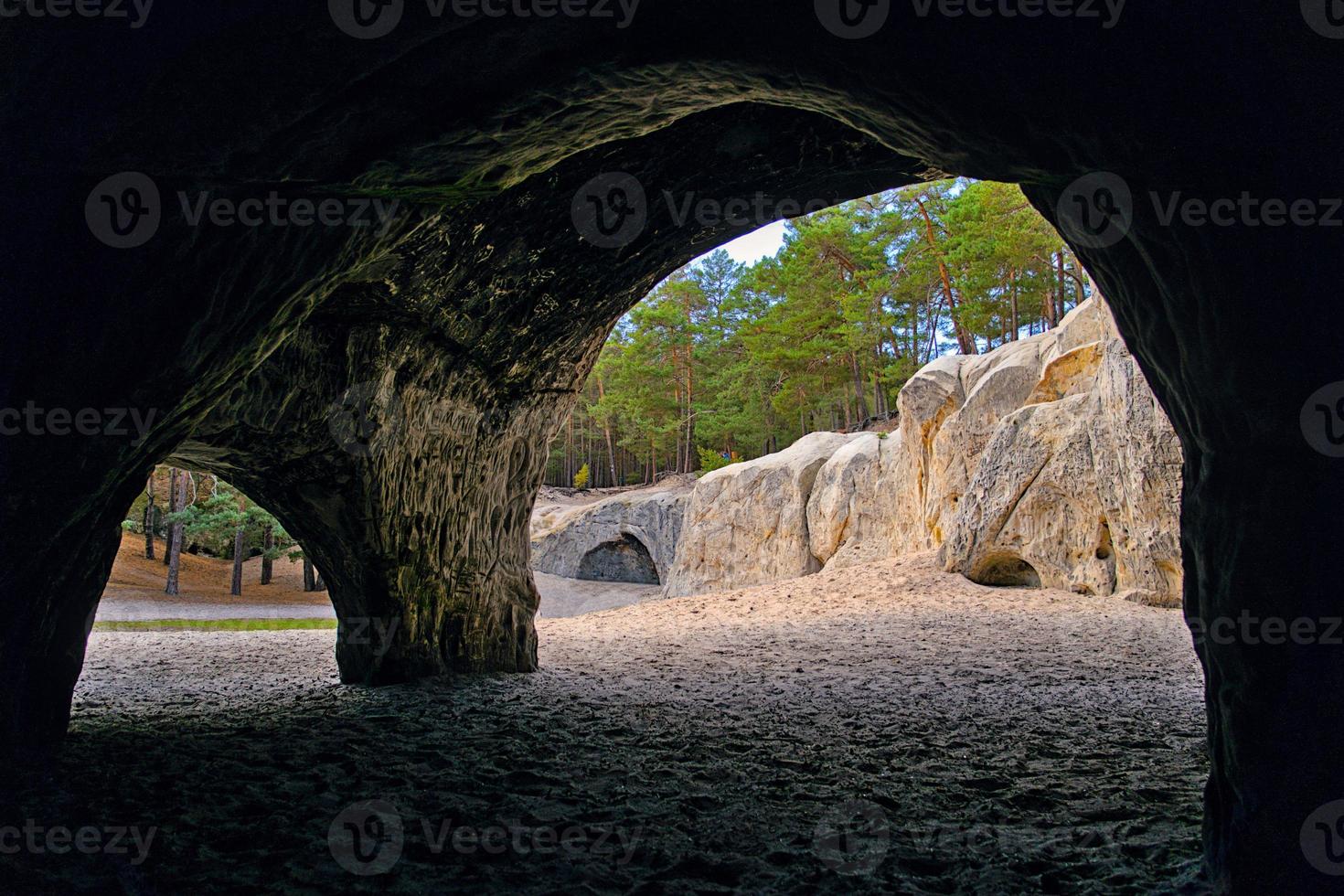 antico rituale posto e arenaria grotte nel il harz montagne foto