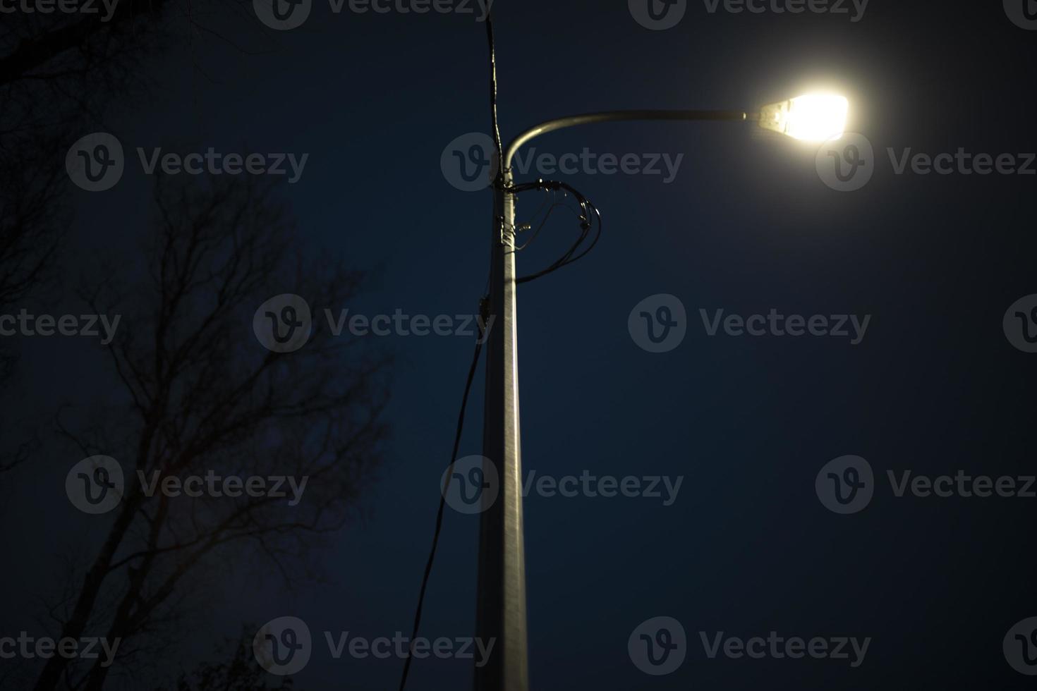 strada illuminazione. lampada su polo. foto