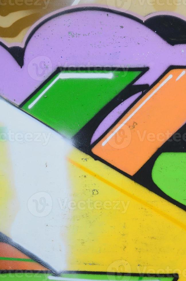 frammento di graffiti disegni. il vecchio parete decorato con dipingere macchie nel il stile di strada arte cultura. multicolore sfondo struttura foto