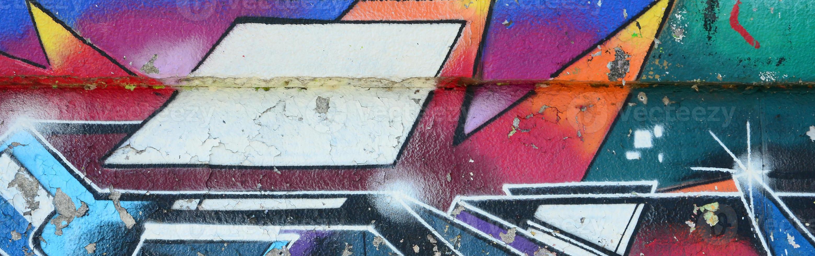 frammento di graffiti disegni. il vecchio parete decorato con dipingere macchie nel il stile di strada arte cultura. multicolore sfondo struttura foto