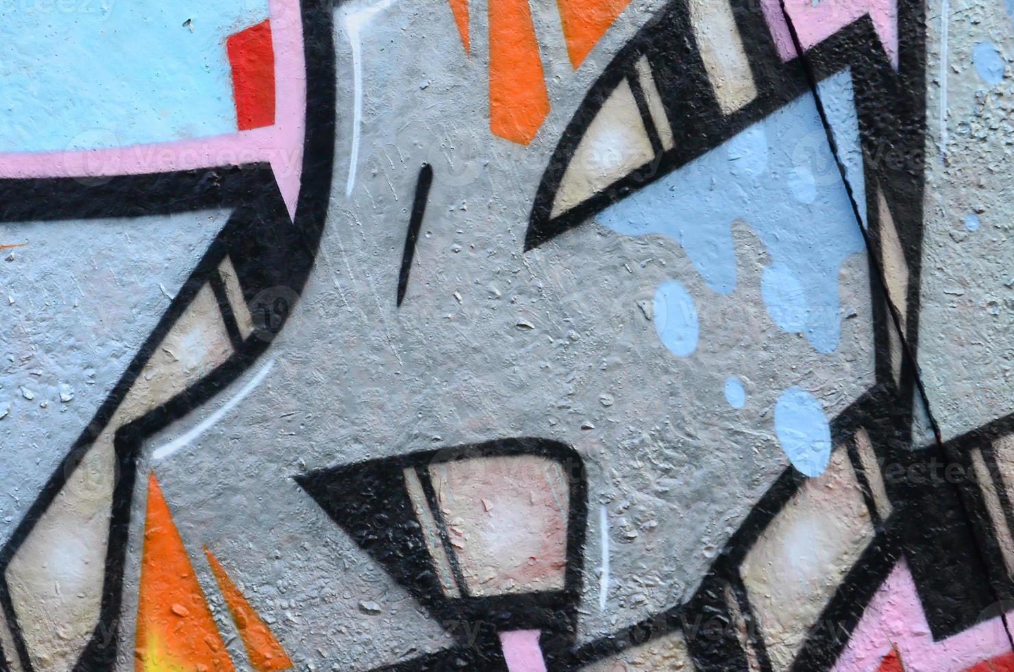 frammento di graffiti disegni. il vecchio parete decorato con dipingere macchie nel il stile di strada arte cultura. colorato sfondo struttura foto