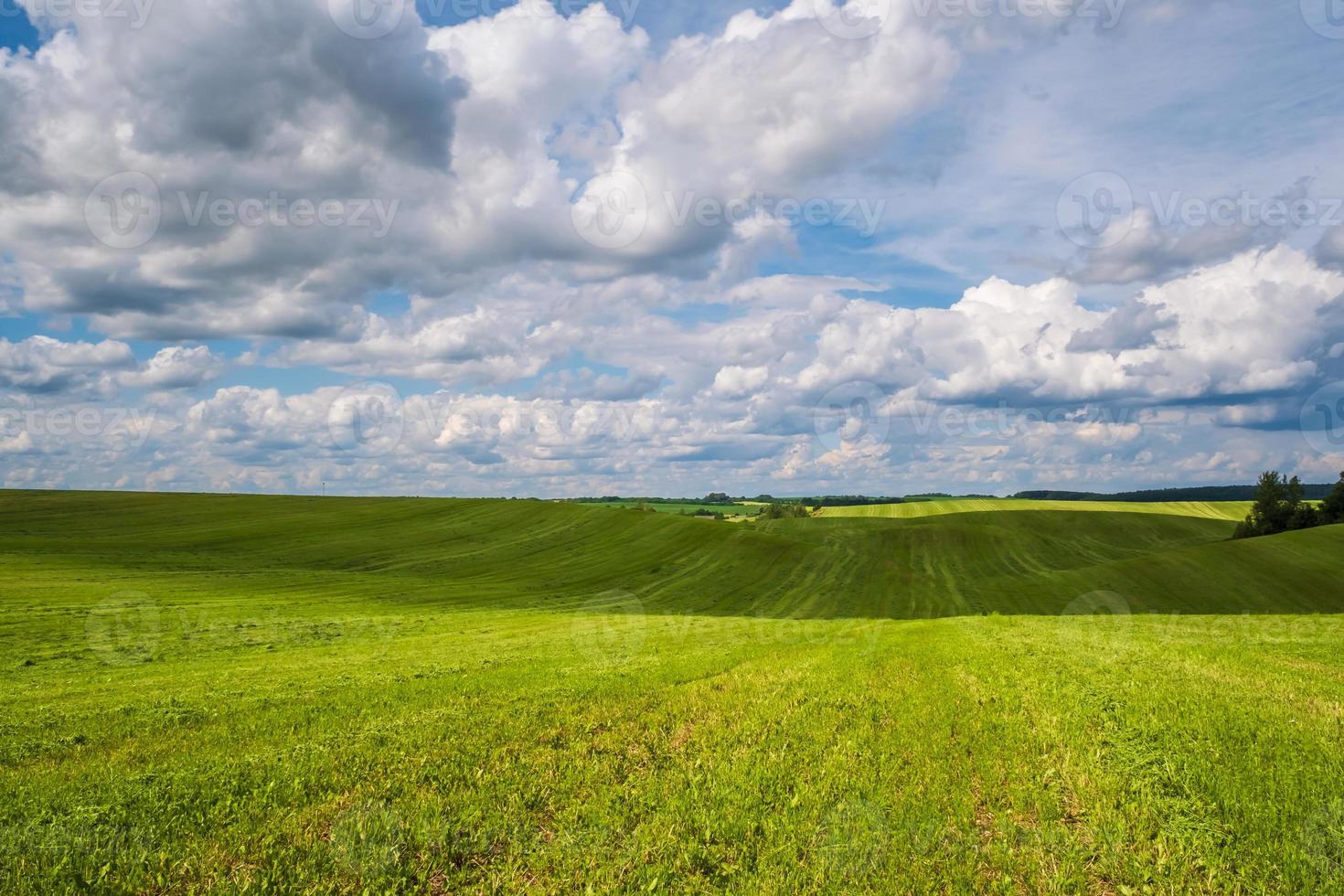 blu cielo sfondo con bianca a strisce nuvole nel Paradiso e infinito Maggio uso per cielo sostituzione foto