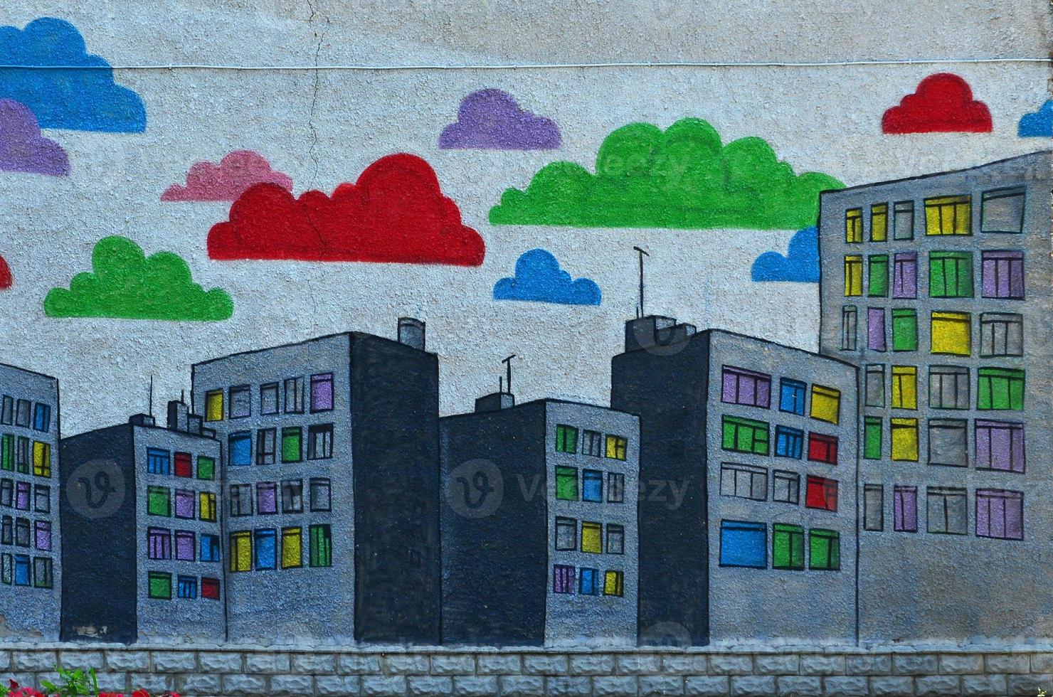 il vecchio parete, dipinto nel colore graffiti disegno con aerosol vernici. un Immagine di un' moltitudine di grattacieli con multicolore finestre foto