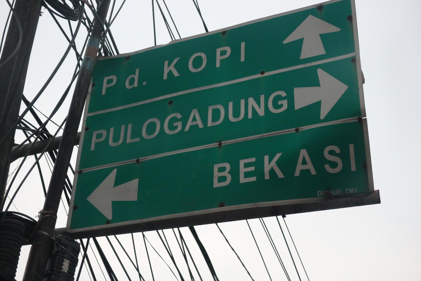 bekasi, Indonesia su luglio 2022. segni per indicazioni per stagnok kopi, Pulo gadung e bekasi. foto