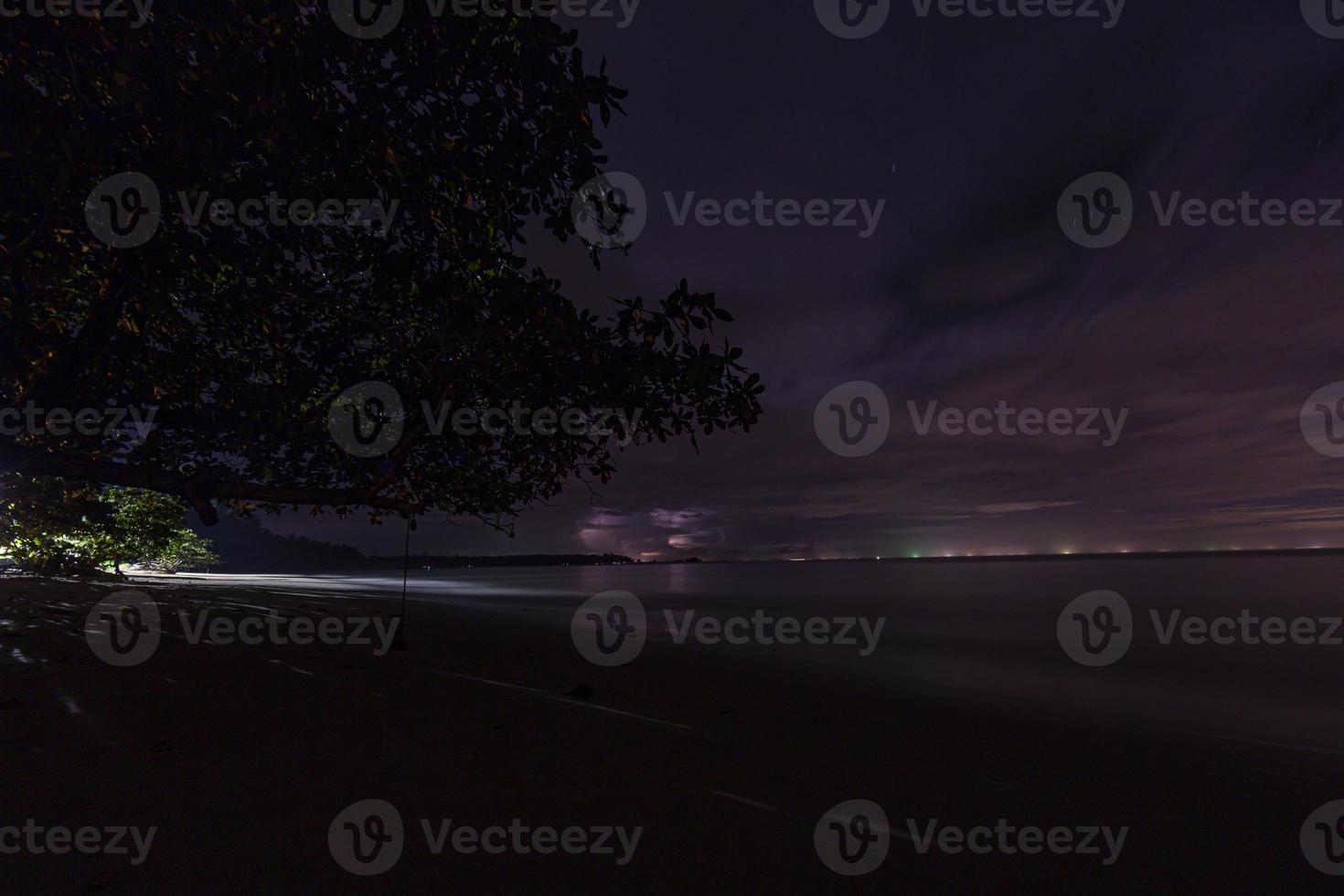 notte impressioni a partire dal khao lak spiaggia nel Tailandia nel novembre foto