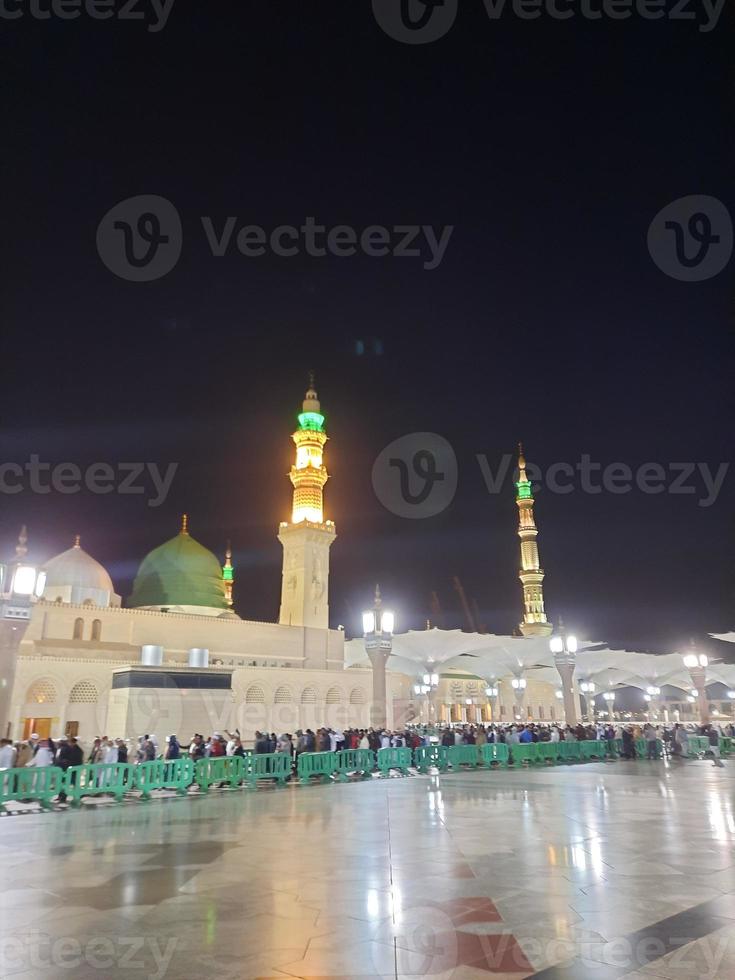 bellissimo Visualizza di Masjid al-nabawi, medina, Arabia arabia nel luci notturne. foto