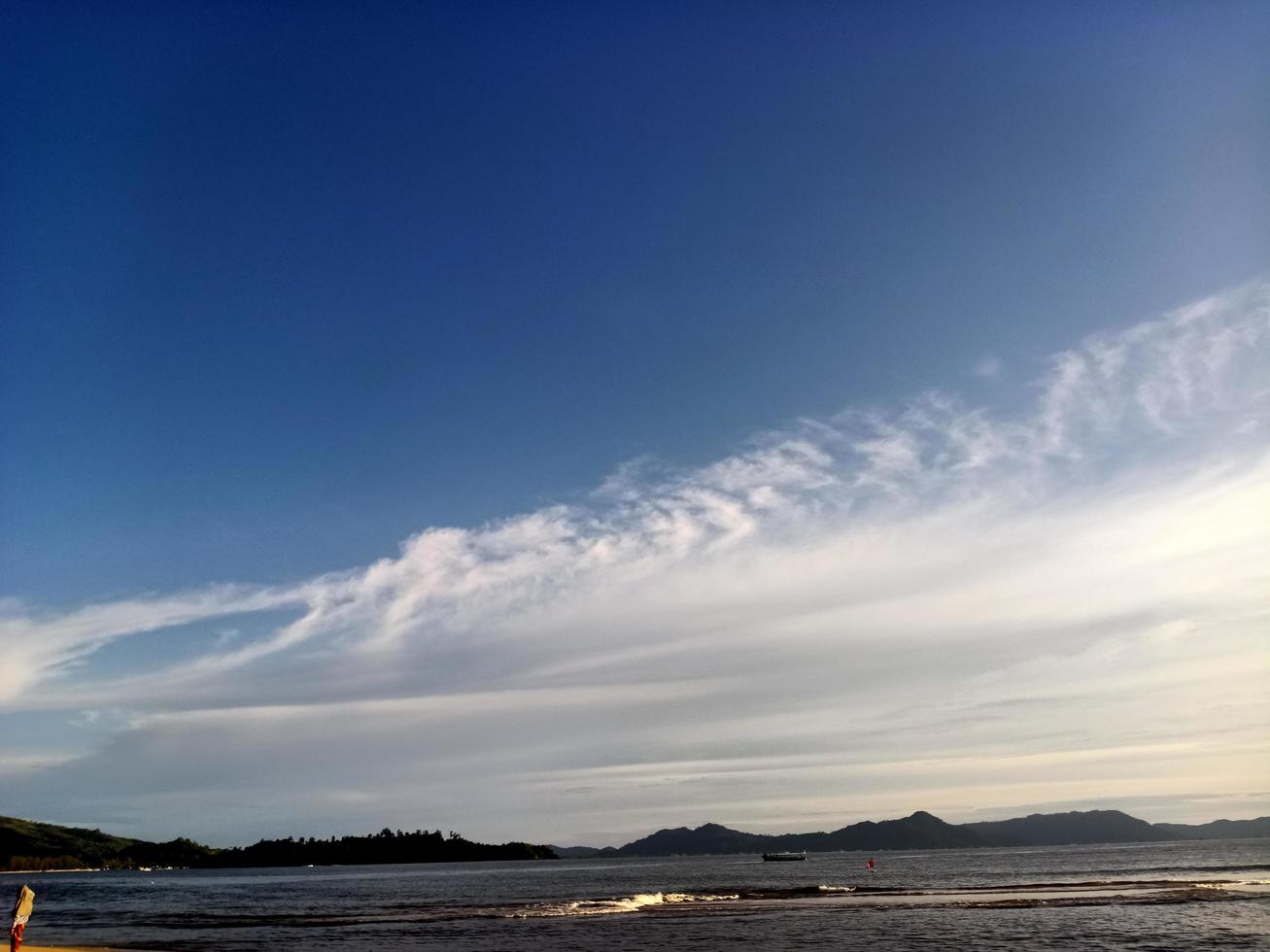 bellissimo naturale scenario durante il giorno foto