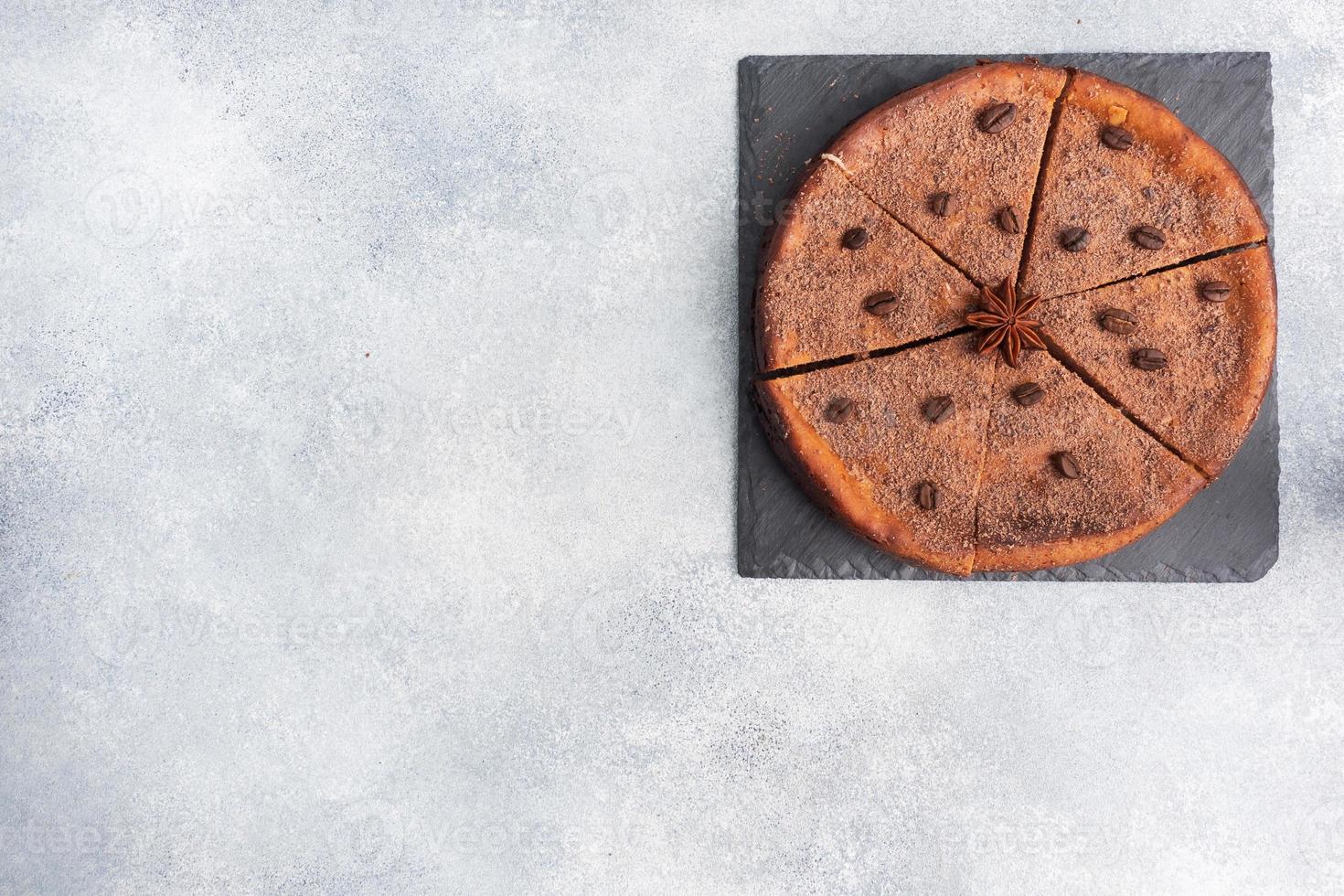 cioccolato cagliata casseruola, totale torta su un' In piedi, superiore Visualizza, copia spazio. foto