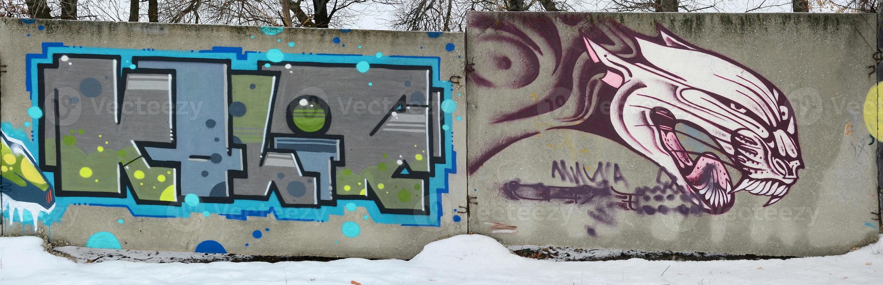 frammento di colorato strada arte graffiti dipinti con contorni e ombreggiatura vicino su foto