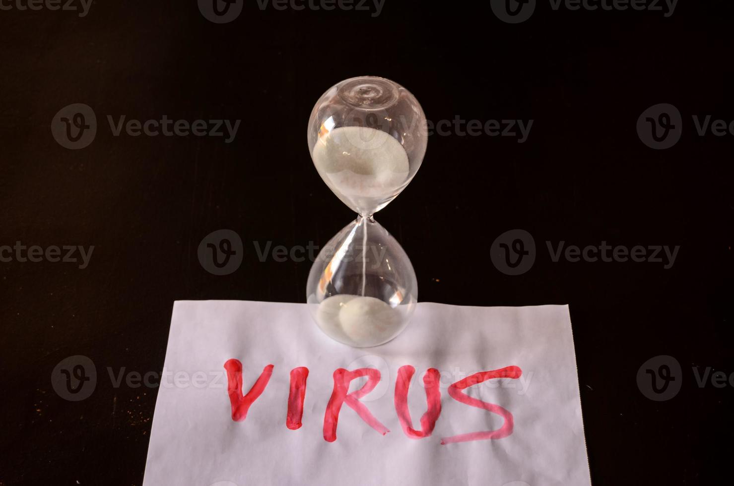 virus scritto su carta foto