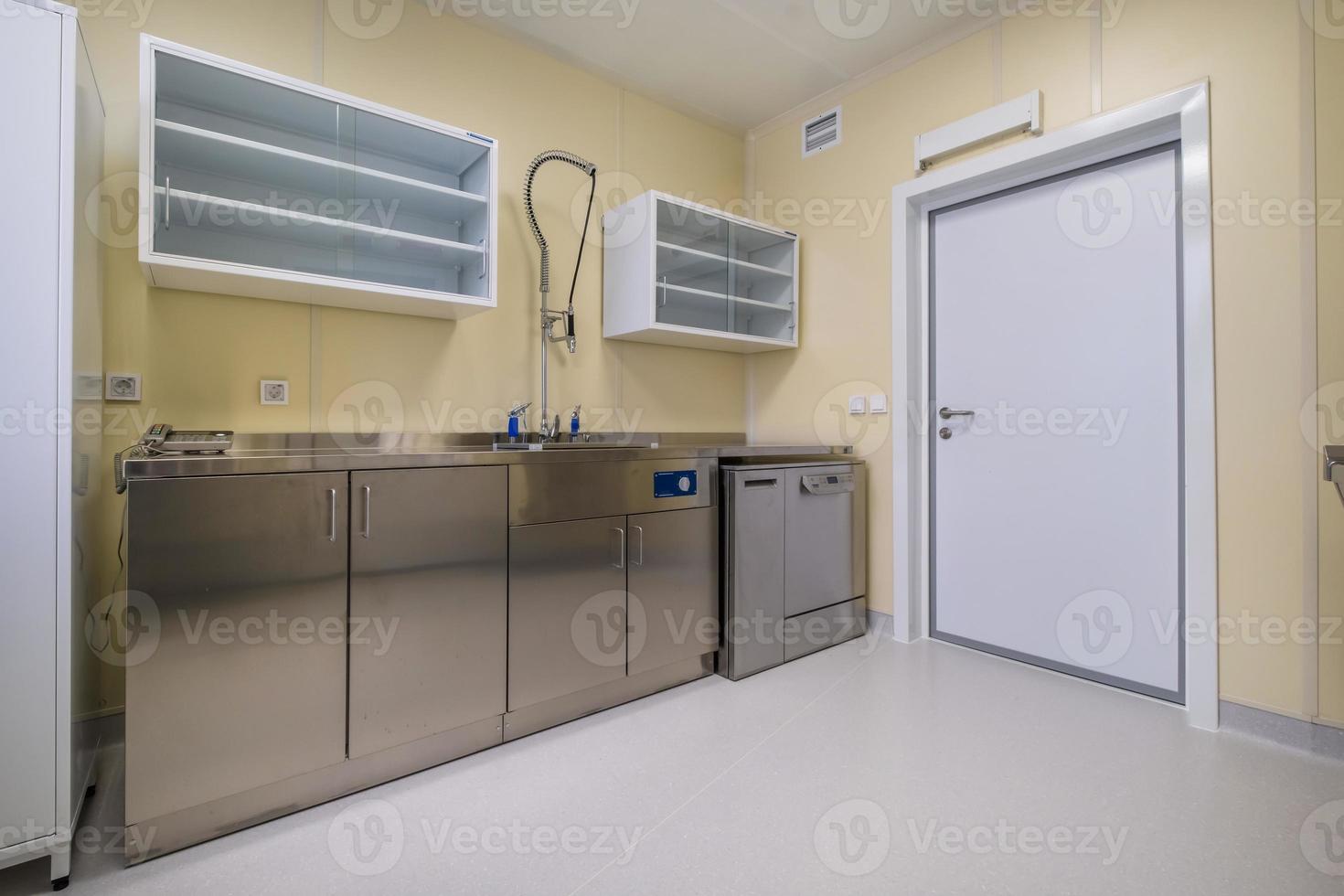 trattamento camera nel un' moderno clinica o medico laboratorio con attrezzatura foto