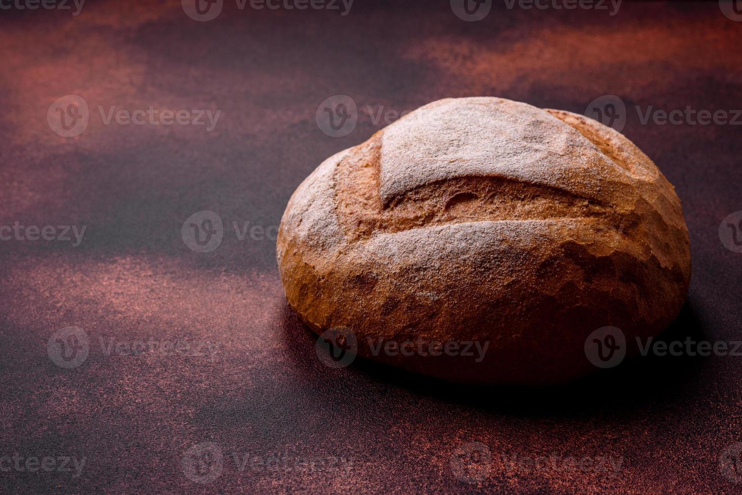 bellissimo delizioso appena al forno il giro sagomato bianca pane foto