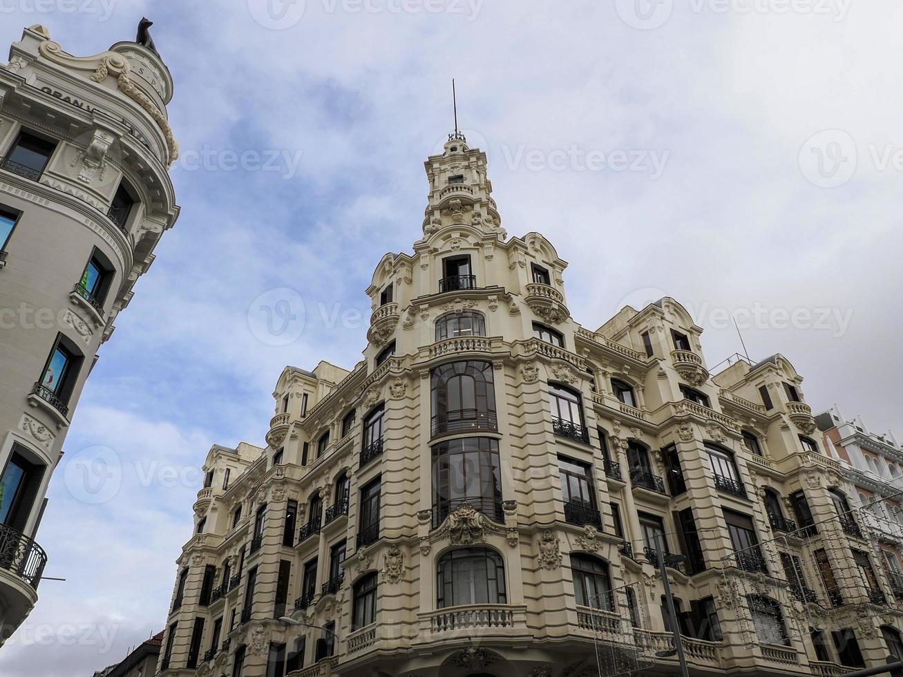 Madrid Spagna nonna attraverso edificio foto