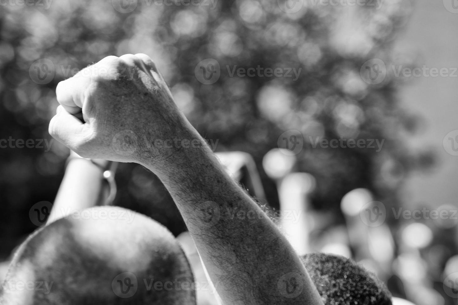 protesta mano perforato foto