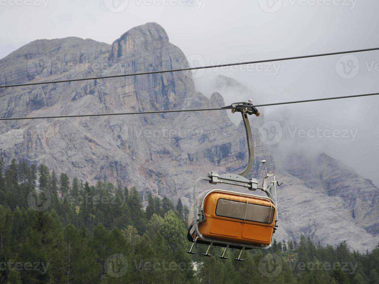 sedia cavo sollevamento nel dolomiti foto