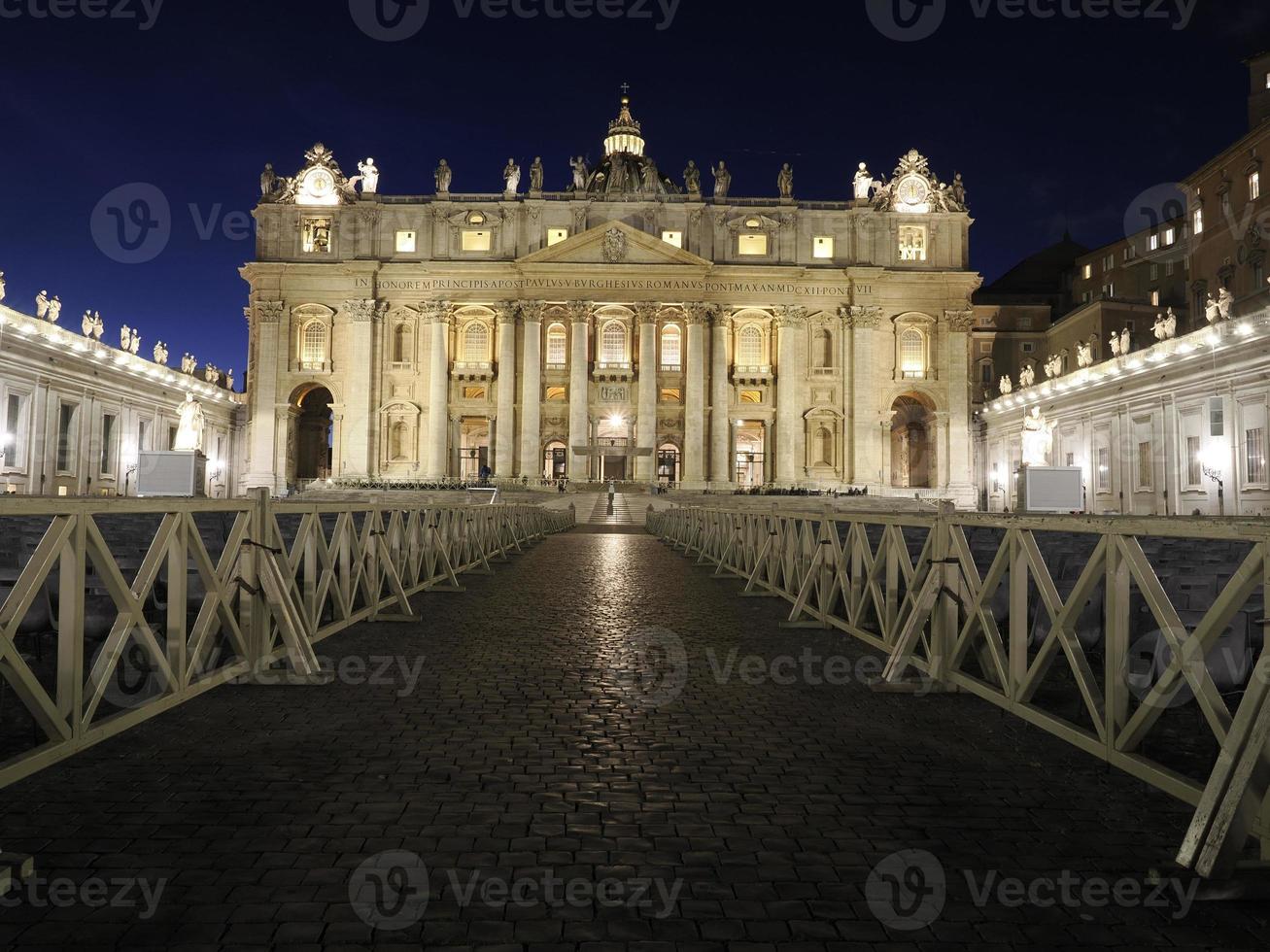 santo Peter basilica Roma Visualizza a notte foto