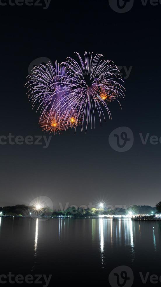 fuochi d'artificio celebrazione a notte nel il suan luang rama ix foto