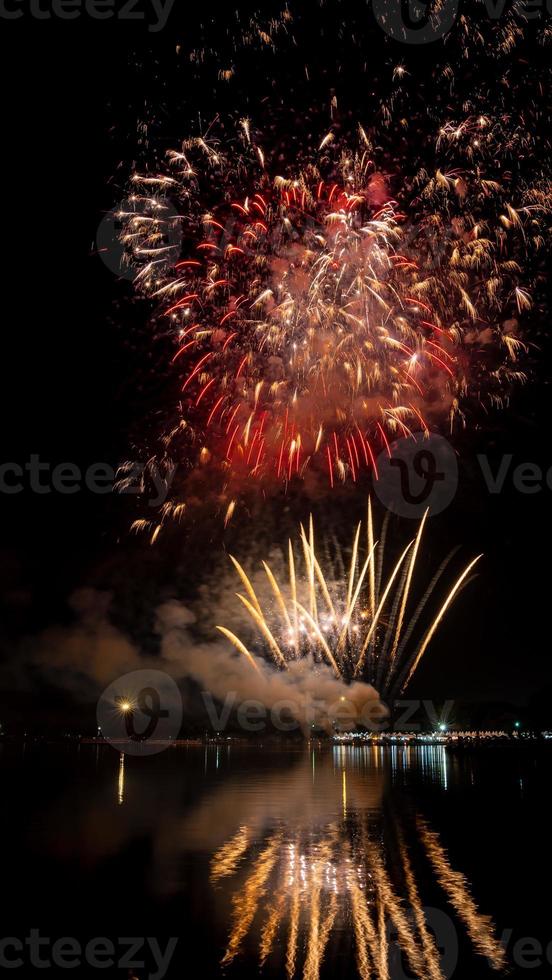 fuochi d'artificio celebrazione a notte nel il suan luang rama ix foto