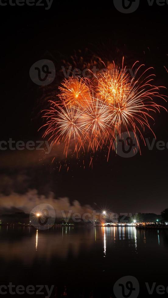 fuochi d'artificio celebrazione a notte nel il suan luang rama ix foto