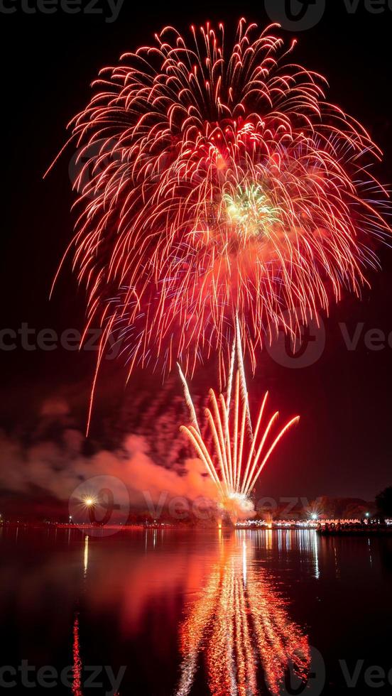 fuochi d'artificio celebrazione a notte nel il suan luang rama ix foto