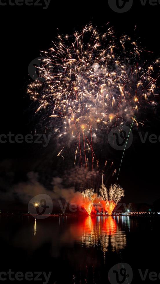 fuochi d'artificio celebrazione a notte nel il suan luang rama ix foto