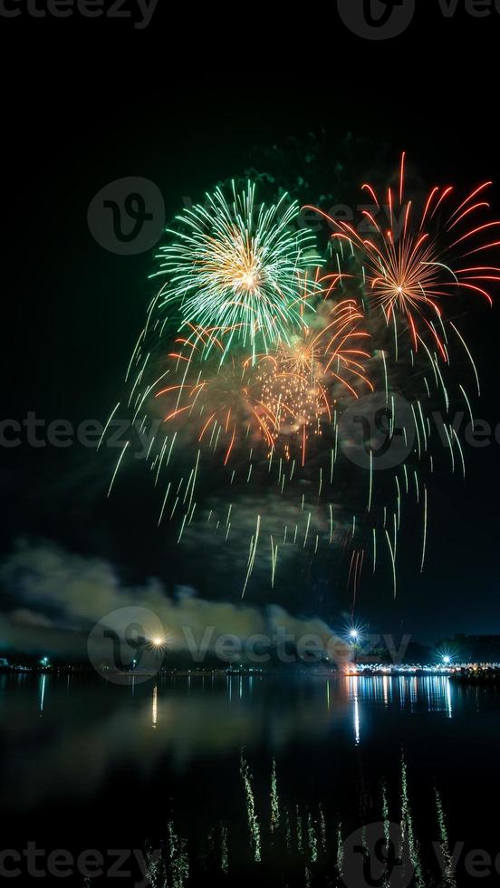 fuochi d'artificio celebrazione a notte nel il suan luang rama ix foto