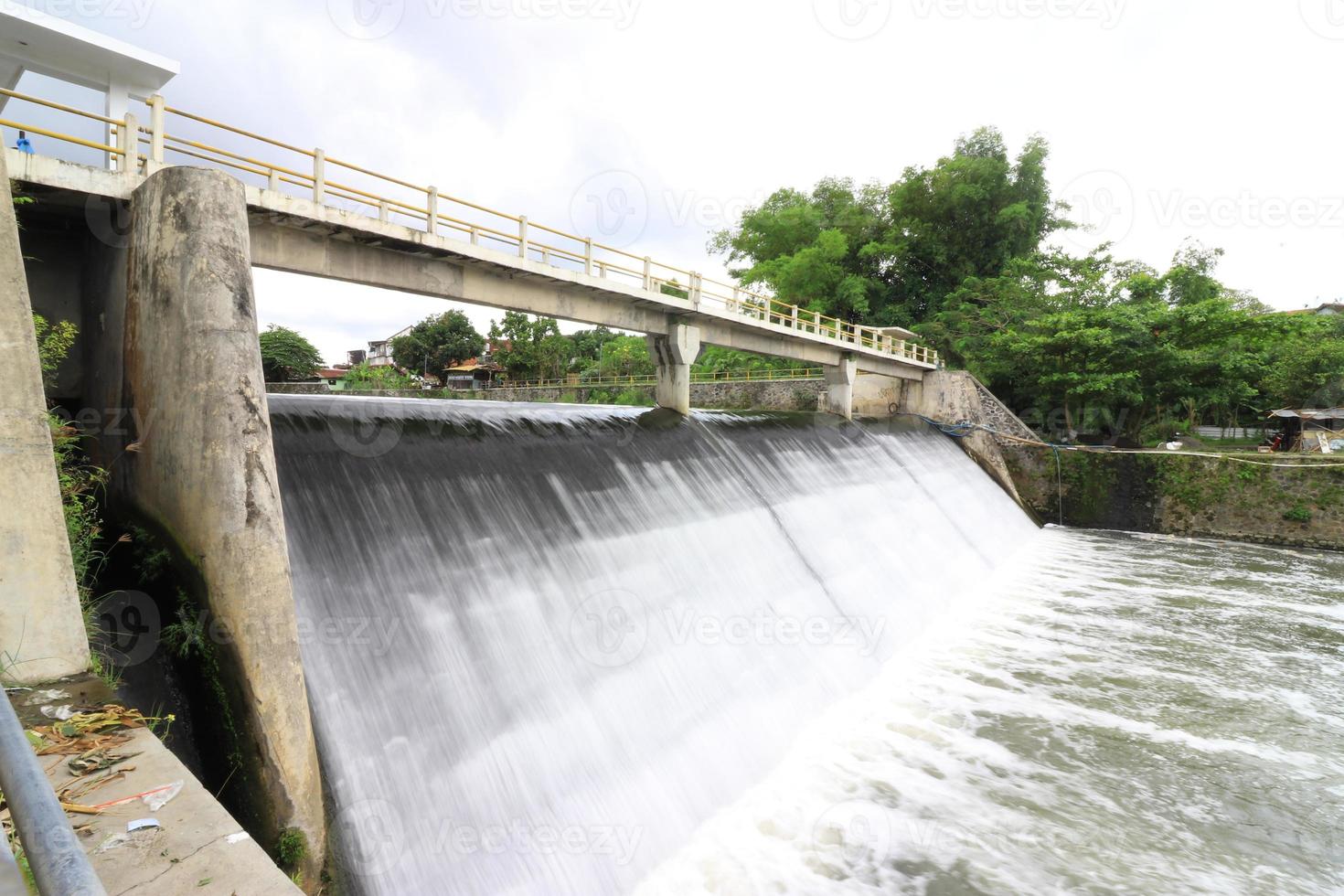 cascate nel lepen dighe foto