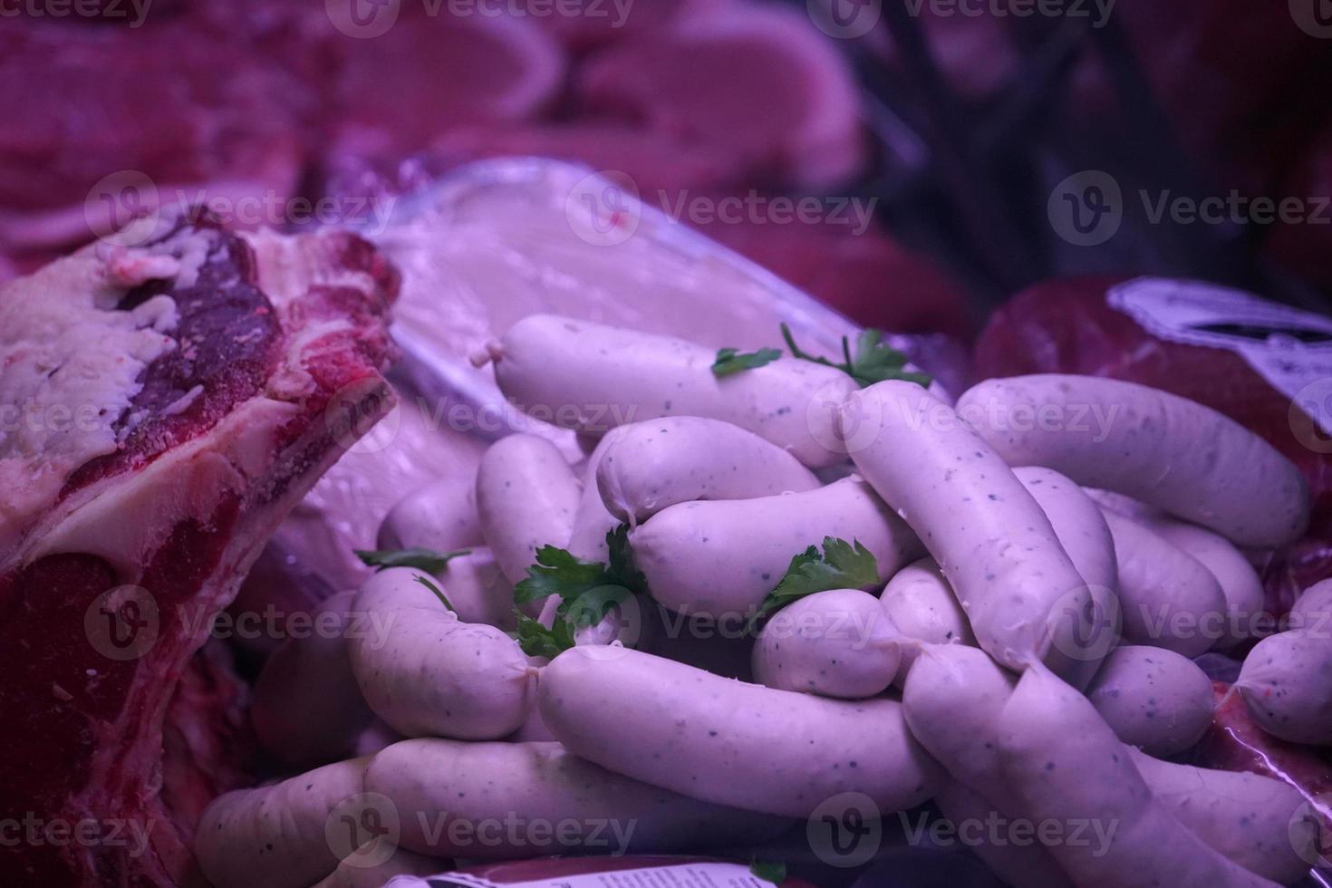 Tedesco salsiccia e carne a il mercato foto