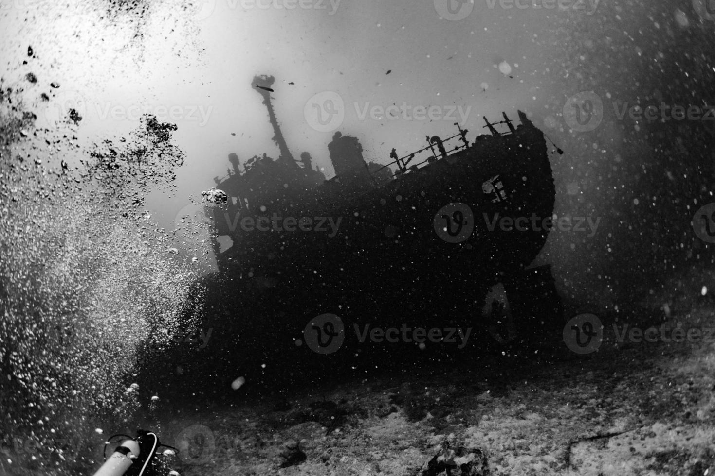 nave relitto nel Maldive indiano oceano foto