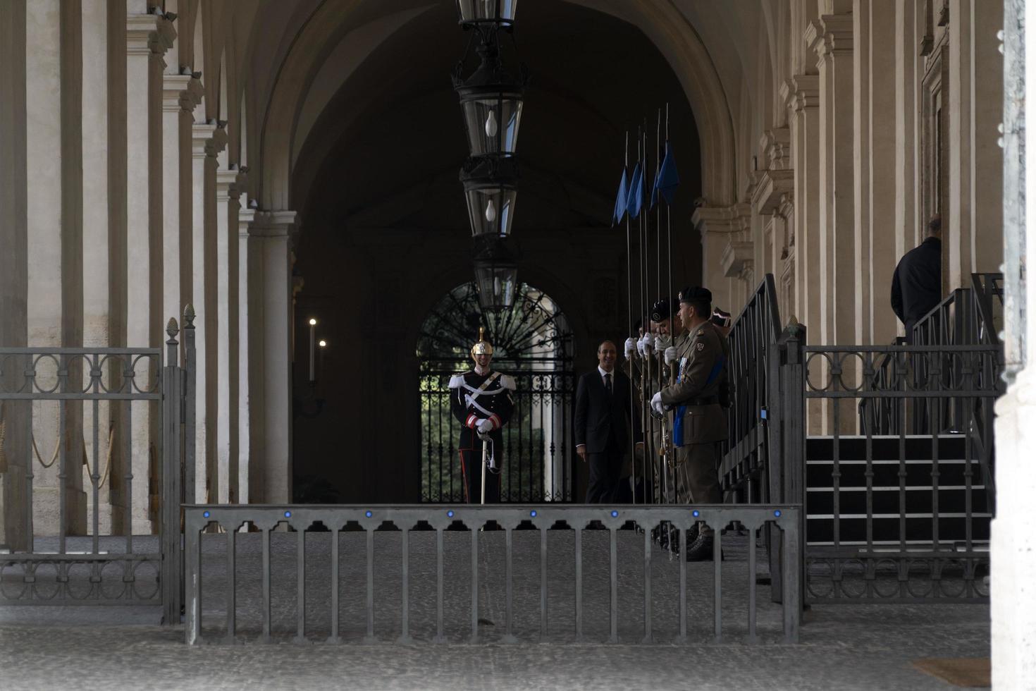 Roma, Italia. novembre 22 2019 - Presidente Sergio mattarella in arrivo a quirinale edificio foto