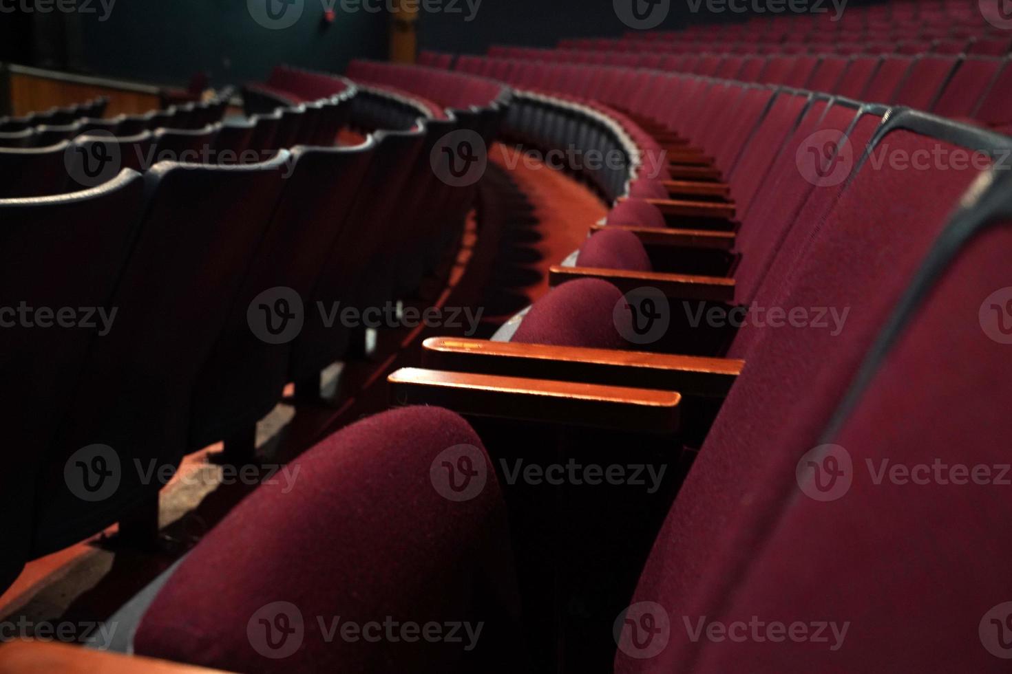 molti vuoto posto a sedere nel Teatro foto