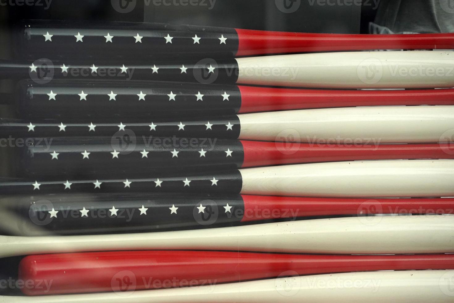 americano bandiera fatto di baseball pipistrello foto