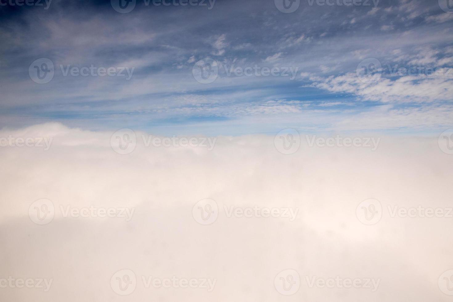 nuvole nel il cielo a partire dal aereo finestra foto