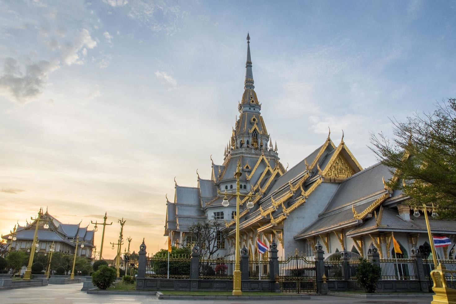 il tempio wat sothon wararam worawihan in thailandia foto