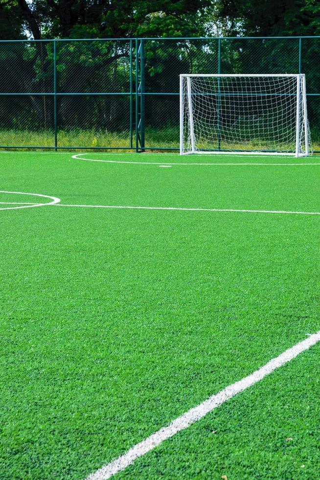 erba sintetica di un campo da calcio foto