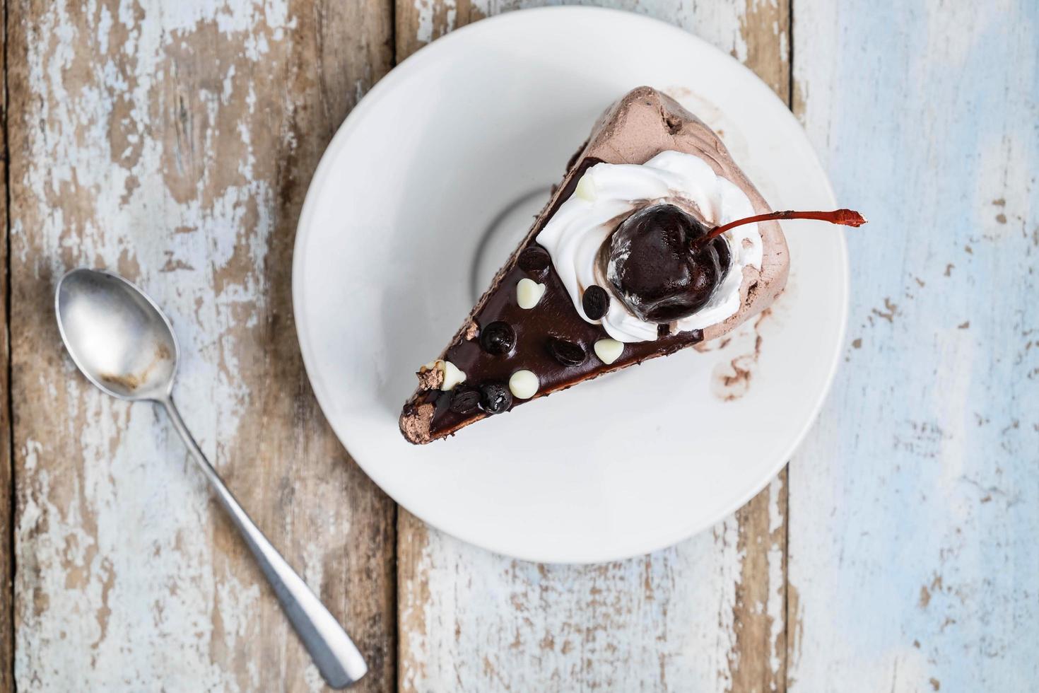 vista dall'alto di torta al cioccolato foto