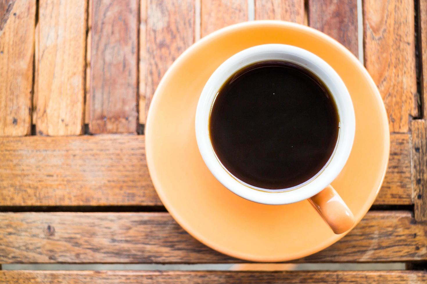 caffè su un tavolo di legno foto